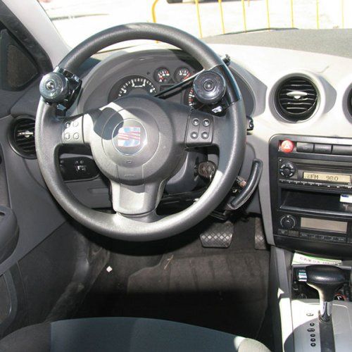 Autoescuelas con vehículo adaptado en Madrid